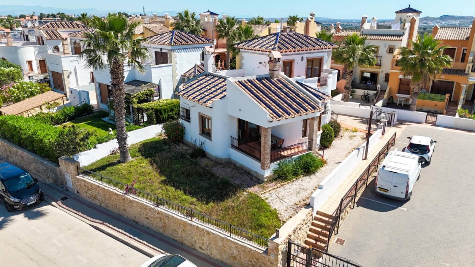 Chalet de 3 habitaciones en Algorfa en venta con piscina - 375.000 € (Ref: 9892585)