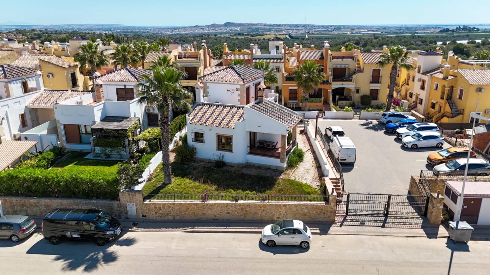 Chalet de 3 habitaciones en Algorfa en venta con piscina - 375.000 € (Ref: 9892585)