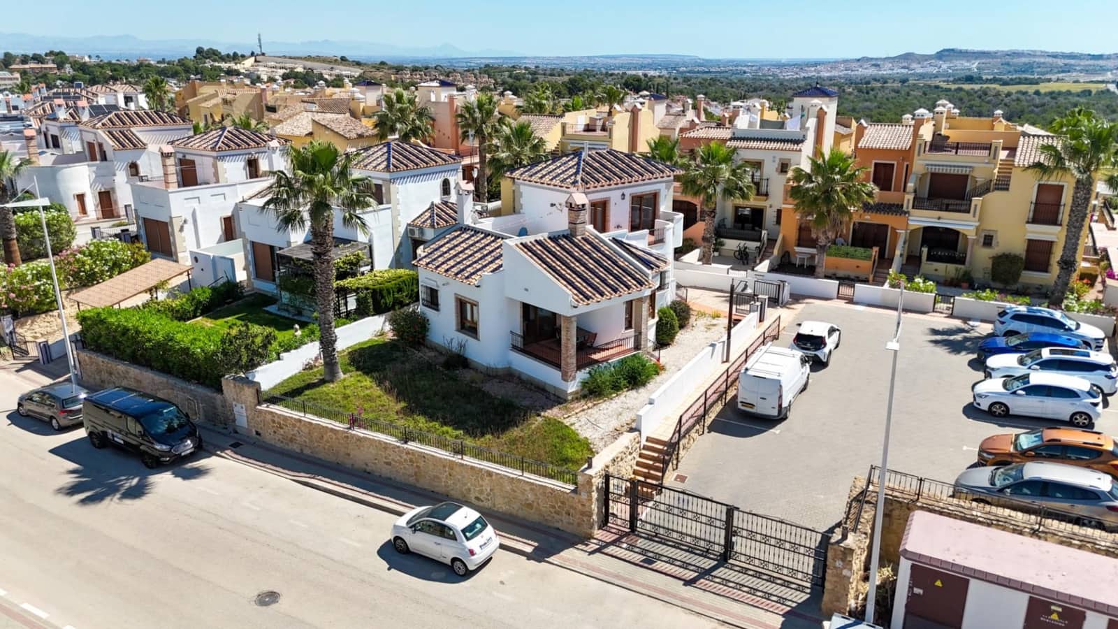 Chalet de 3 habitaciones en Algorfa en venta con piscina - 375.000 € (Ref: 9892585)