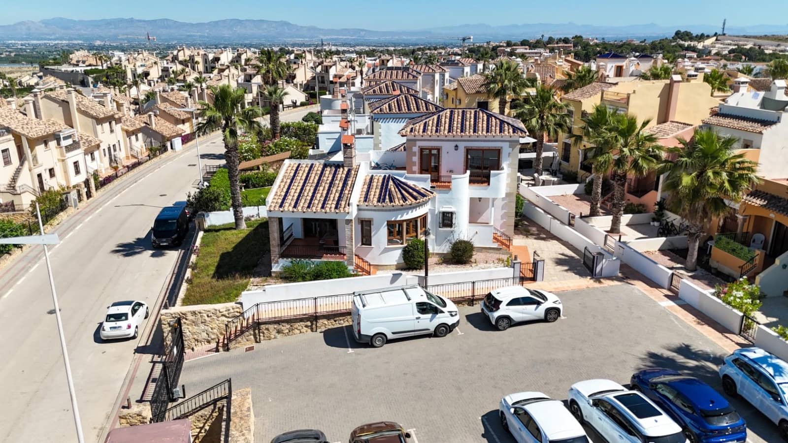 Chalet de 3 habitaciones en Algorfa en venta con piscina - 375.000 € (Ref: 9892585)