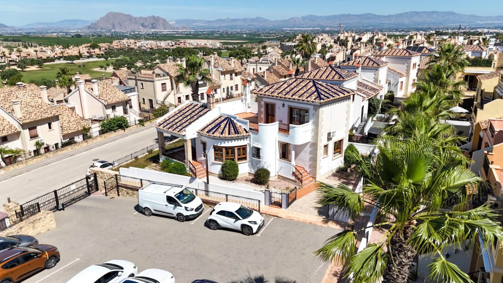 Chalet de 3 habitaciones en Algorfa en venta con piscina - 375.000 € (Ref: 9892585)