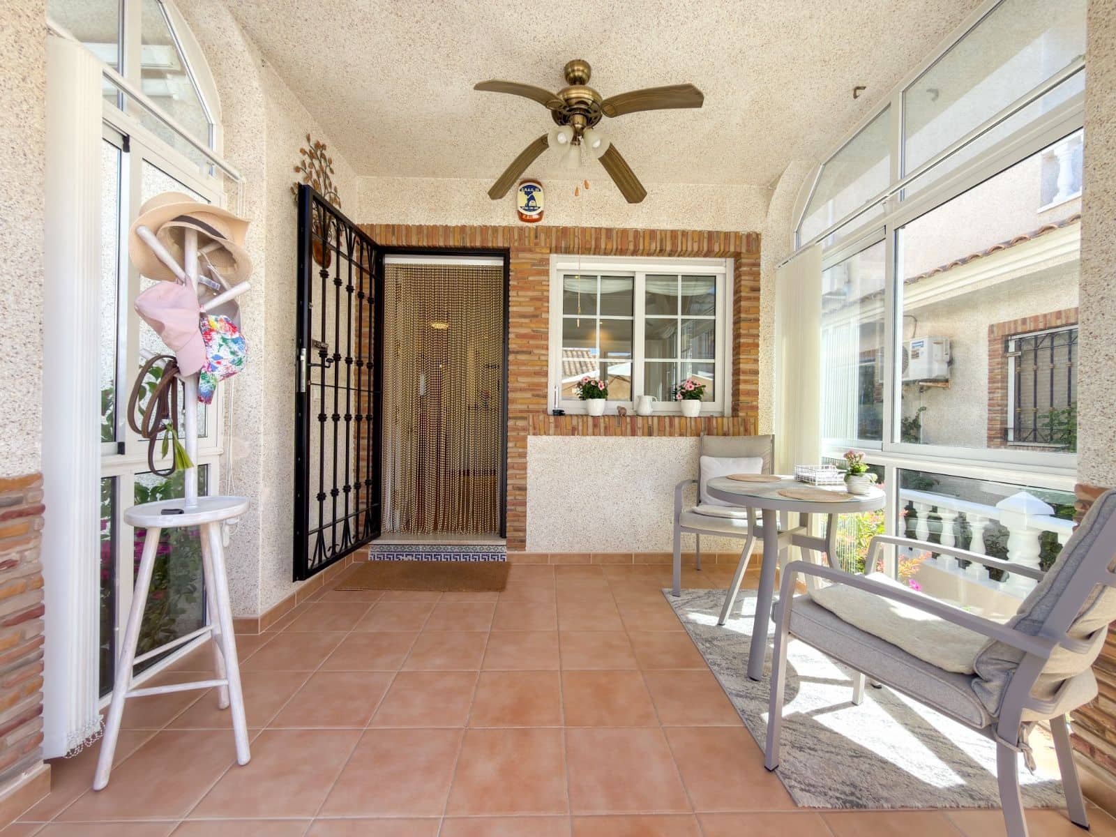 4 Zimmer Villa zu verkaufen in Orihuela Costa mit Pool - 335.000 € (Ref: 9892586)