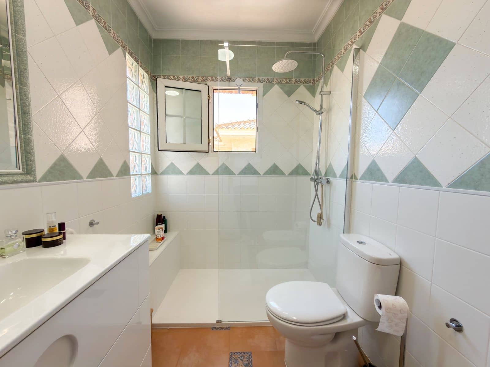 4 Zimmer Villa zu verkaufen in Orihuela Costa mit Pool - 335.000 € (Ref: 9892586)