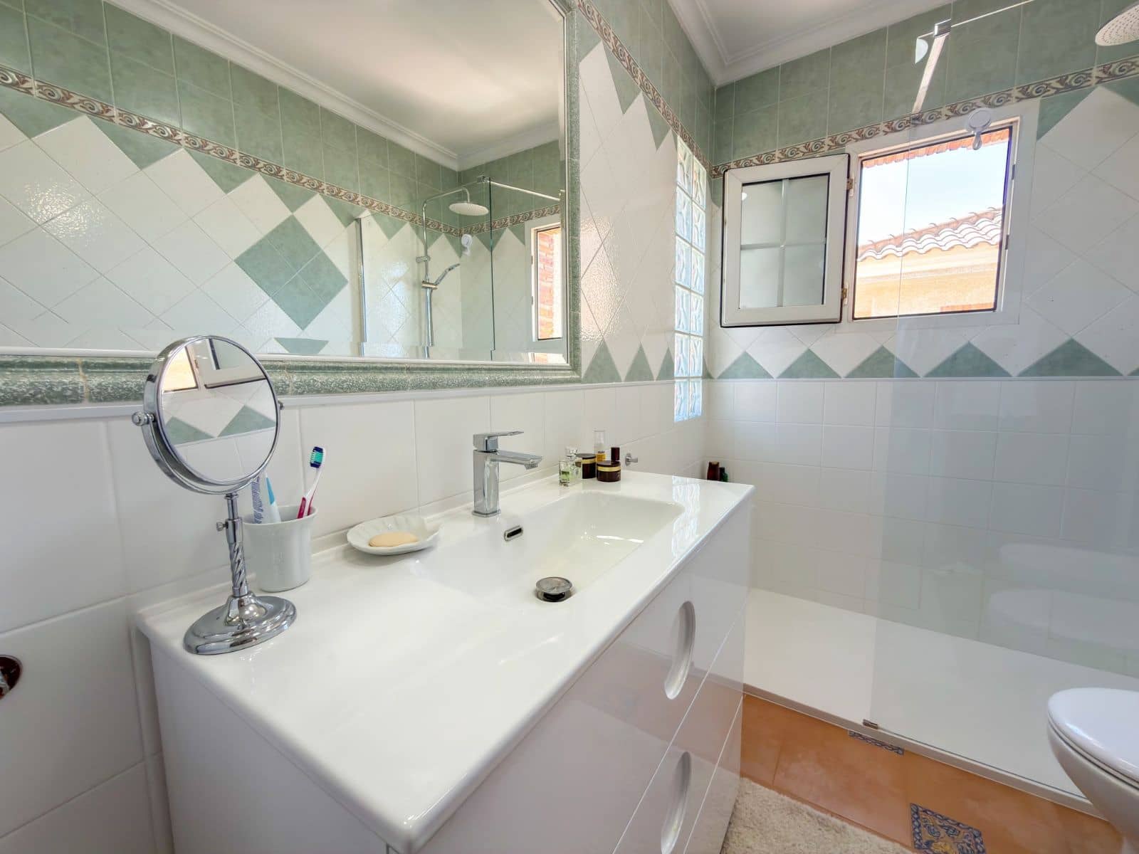 4 Zimmer Villa zu verkaufen in Orihuela Costa mit Pool - 335.000 € (Ref: 9892586)