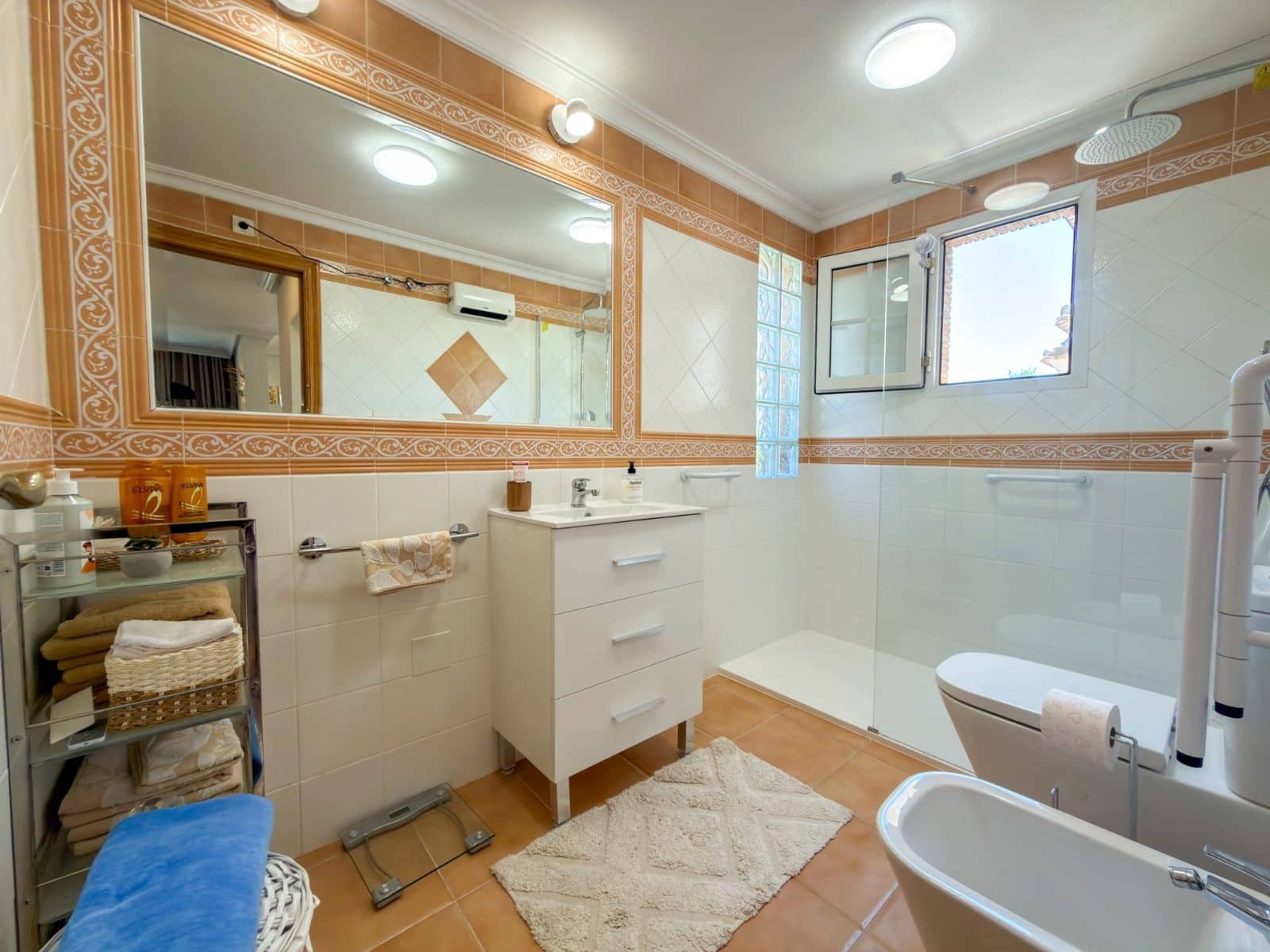 4 Zimmer Villa zu verkaufen in Orihuela Costa mit Pool - 335.000 € (Ref: 9892586)