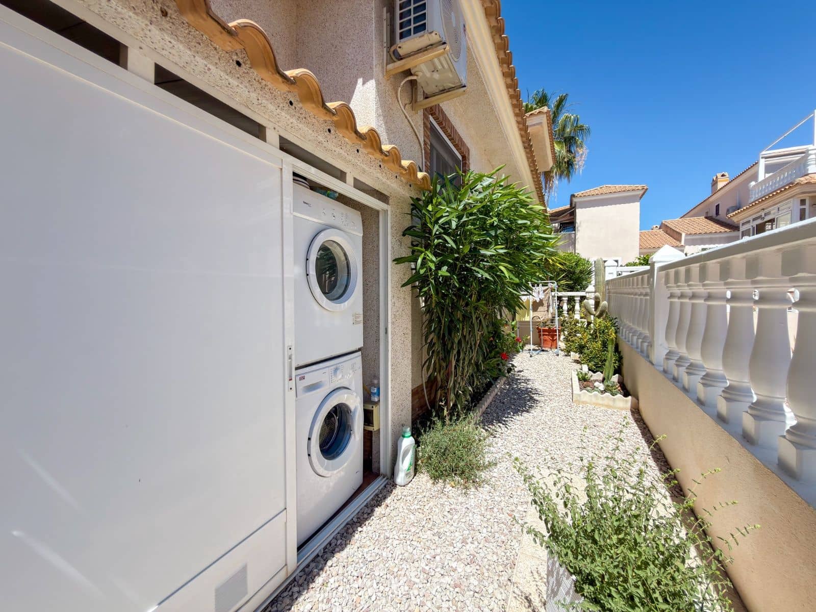 4 Zimmer Villa zu verkaufen in Orihuela Costa mit Pool - 335.000 € (Ref: 9892586)