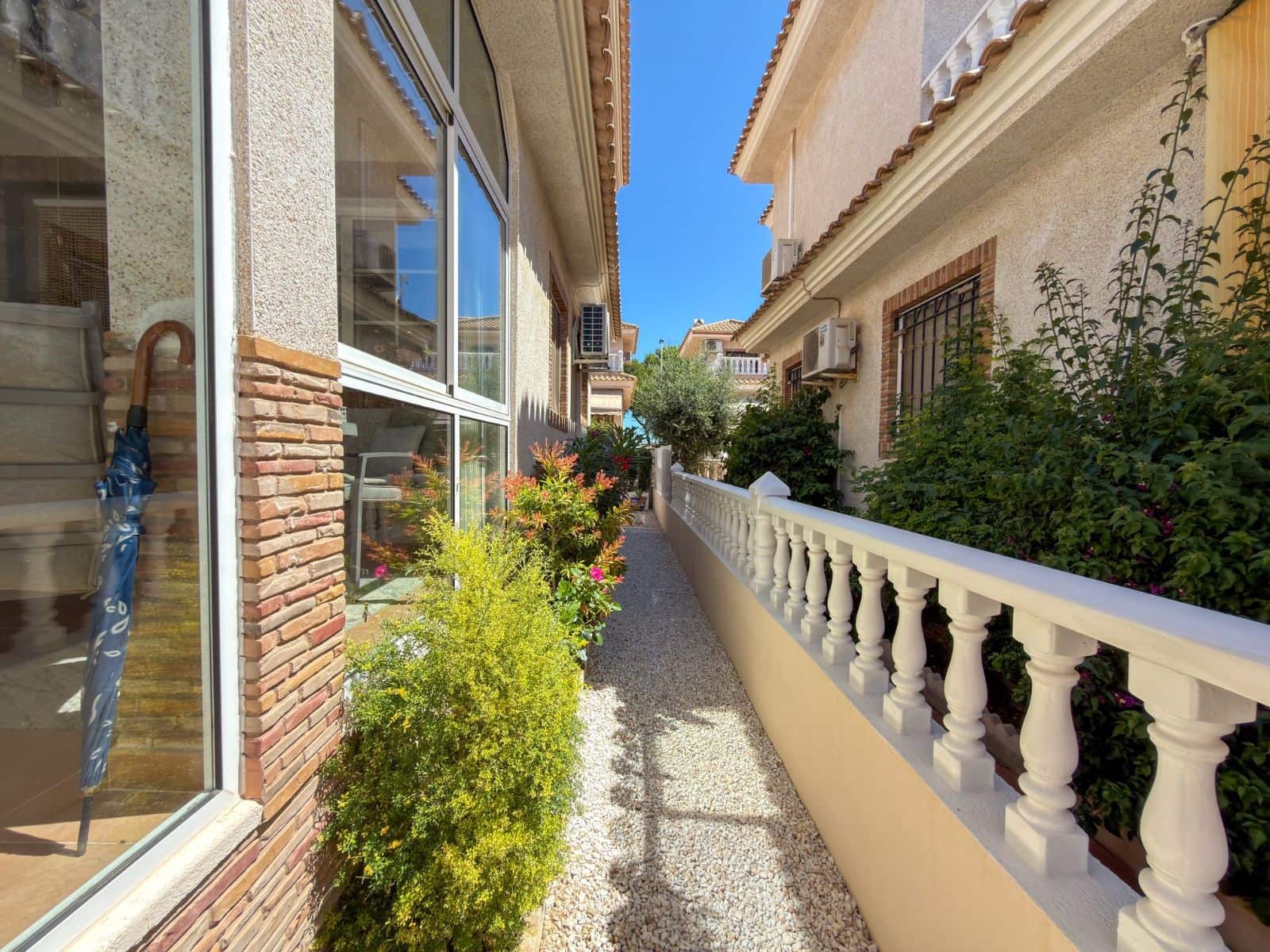 4 Zimmer Villa zu verkaufen in Orihuela Costa mit Pool - 335.000 € (Ref: 9892586)
