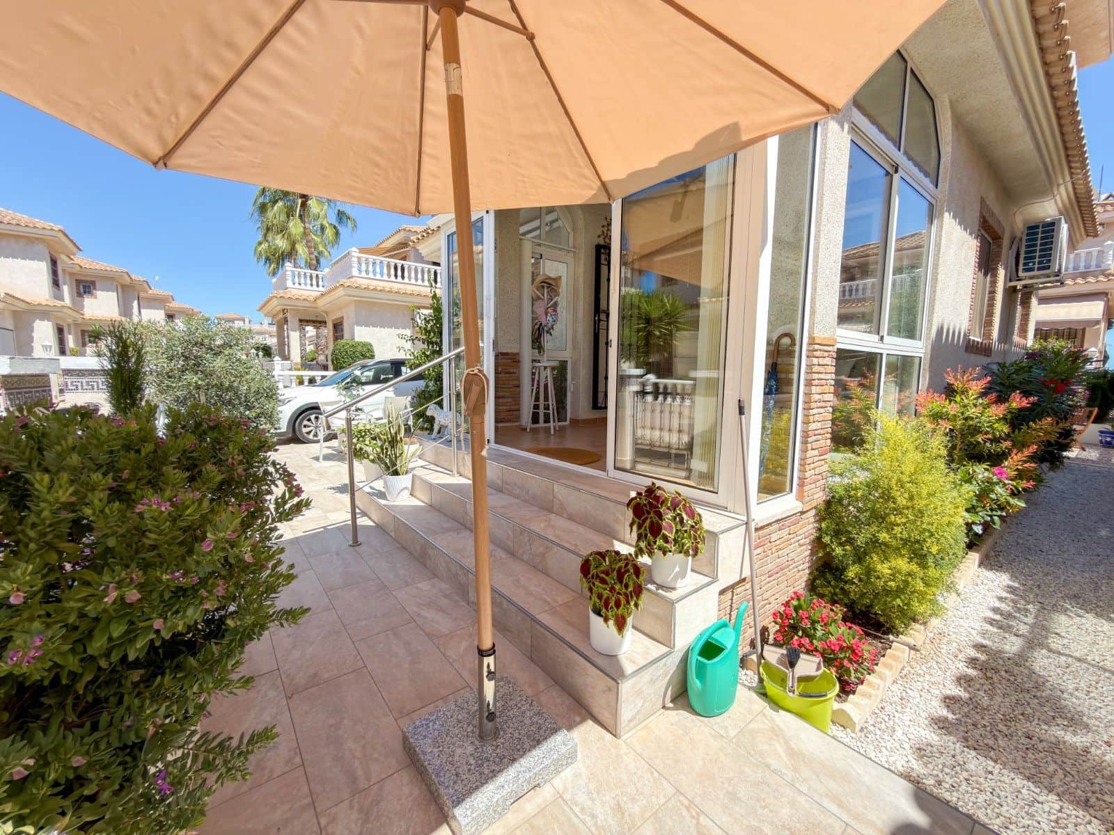 4 Zimmer Villa zu verkaufen in Orihuela Costa mit Pool - 335.000 € (Ref: 9892586)