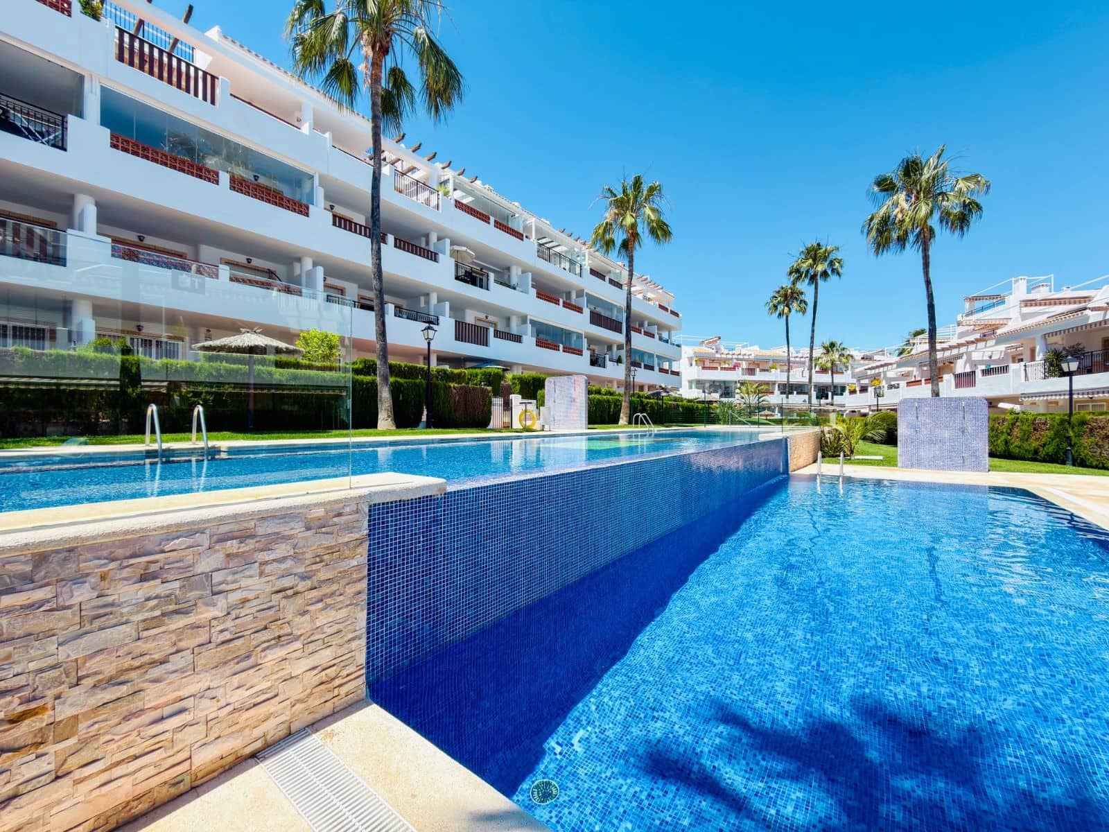 2 Zimmer Apartment zu verkaufen in Orihuela Costa mit Pool Garage - 235.000 € (Ref: 9892587)