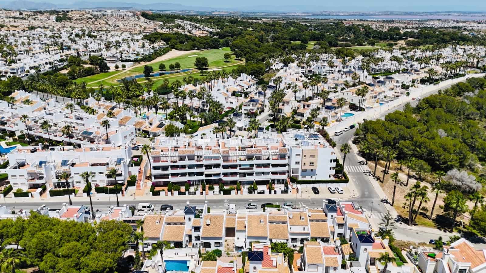 2 Zimmer Apartment zu verkaufen in Orihuela Costa mit Pool Garage - 235.000 € (Ref: 9892587)