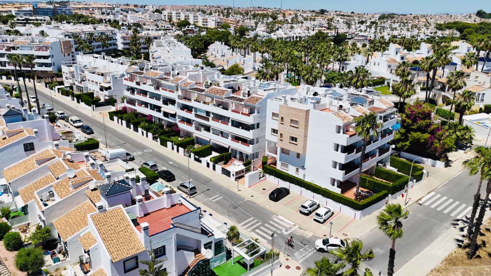 2 Zimmer Apartment zu verkaufen in Orihuela Costa mit Pool Garage - 235.000 € (Ref: 9892587)