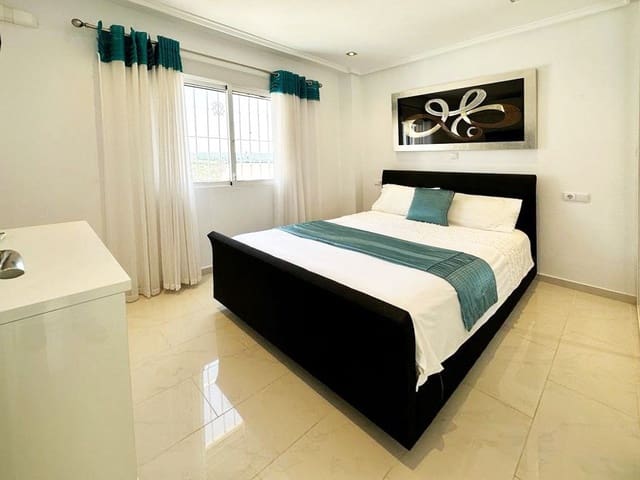 4 bedroom Villa for sale in San Miguel de Salinas with pool - € 335,000 (Ref: 9896543)