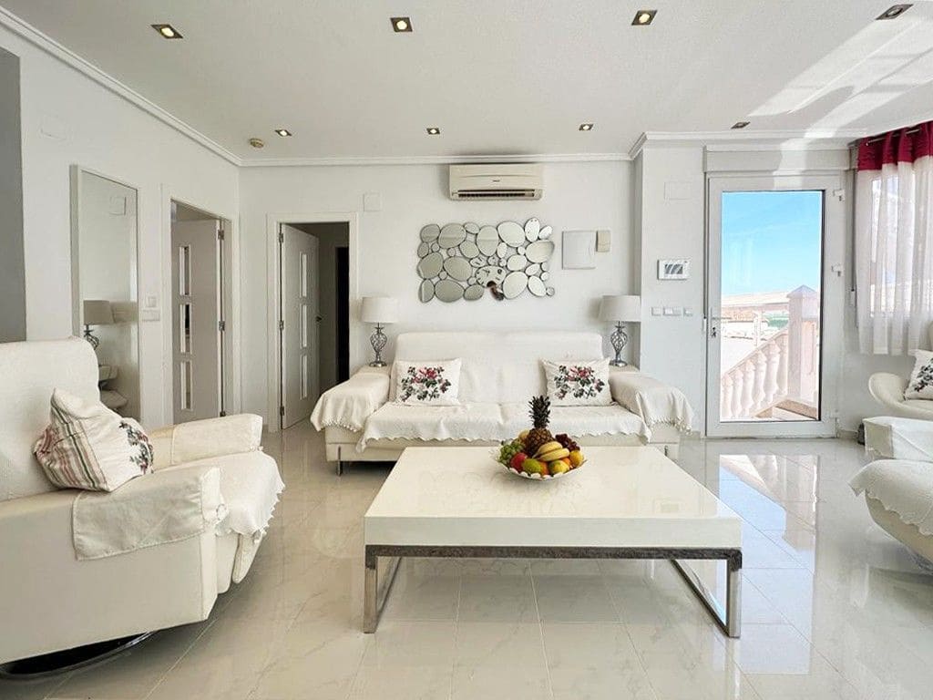 4 bedroom Villa for sale in San Miguel de Salinas with pool - € 335,000 (Ref: 9896543)