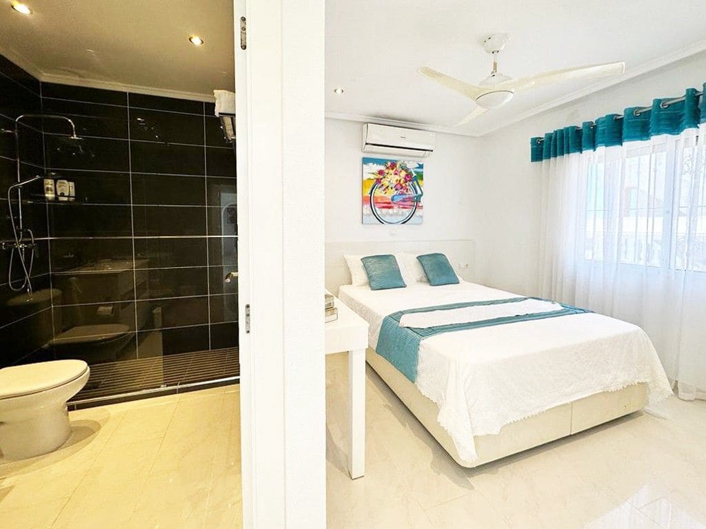 4 bedroom Villa for sale in San Miguel de Salinas with pool - € 335,000 (Ref: 9896543)