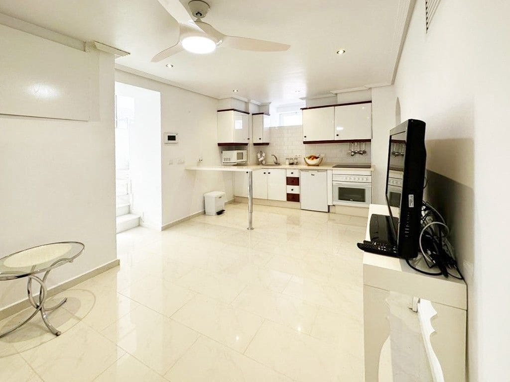 4 bedroom Villa for sale in San Miguel de Salinas with pool - € 335,000 (Ref: 9896543)