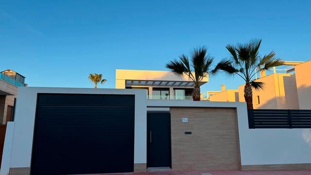 Chalet de 4 habitaciones en Rojales en venta con piscina - 975.000 € (Ref: 9896568)