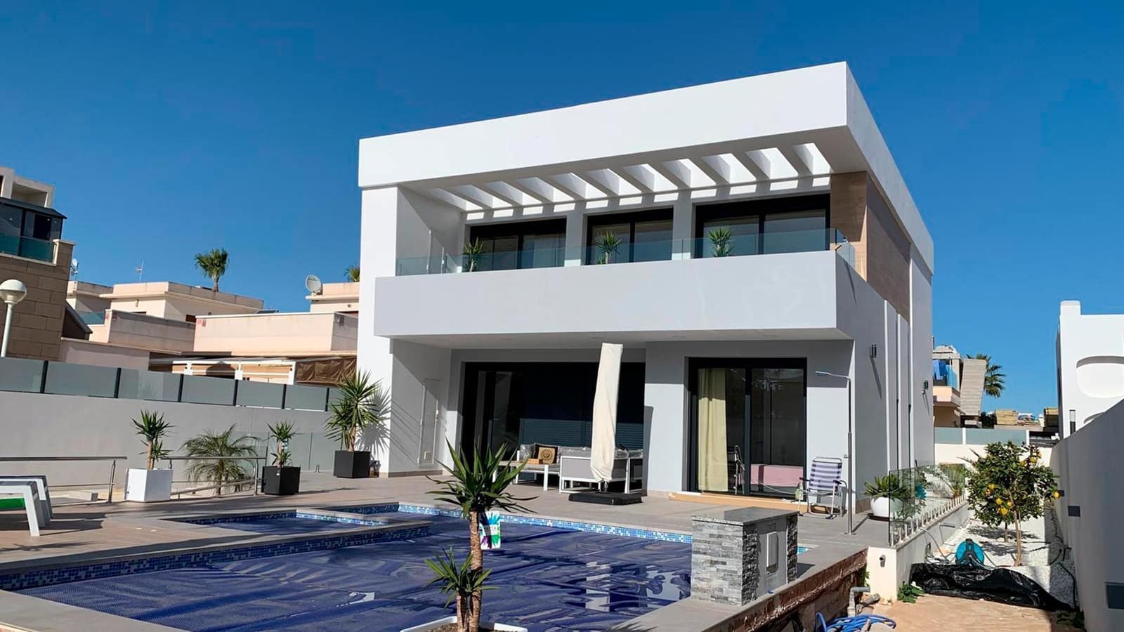 Chalet de 4 habitaciones en Rojales en venta con piscina - 975.000 € (Ref: 9896568)