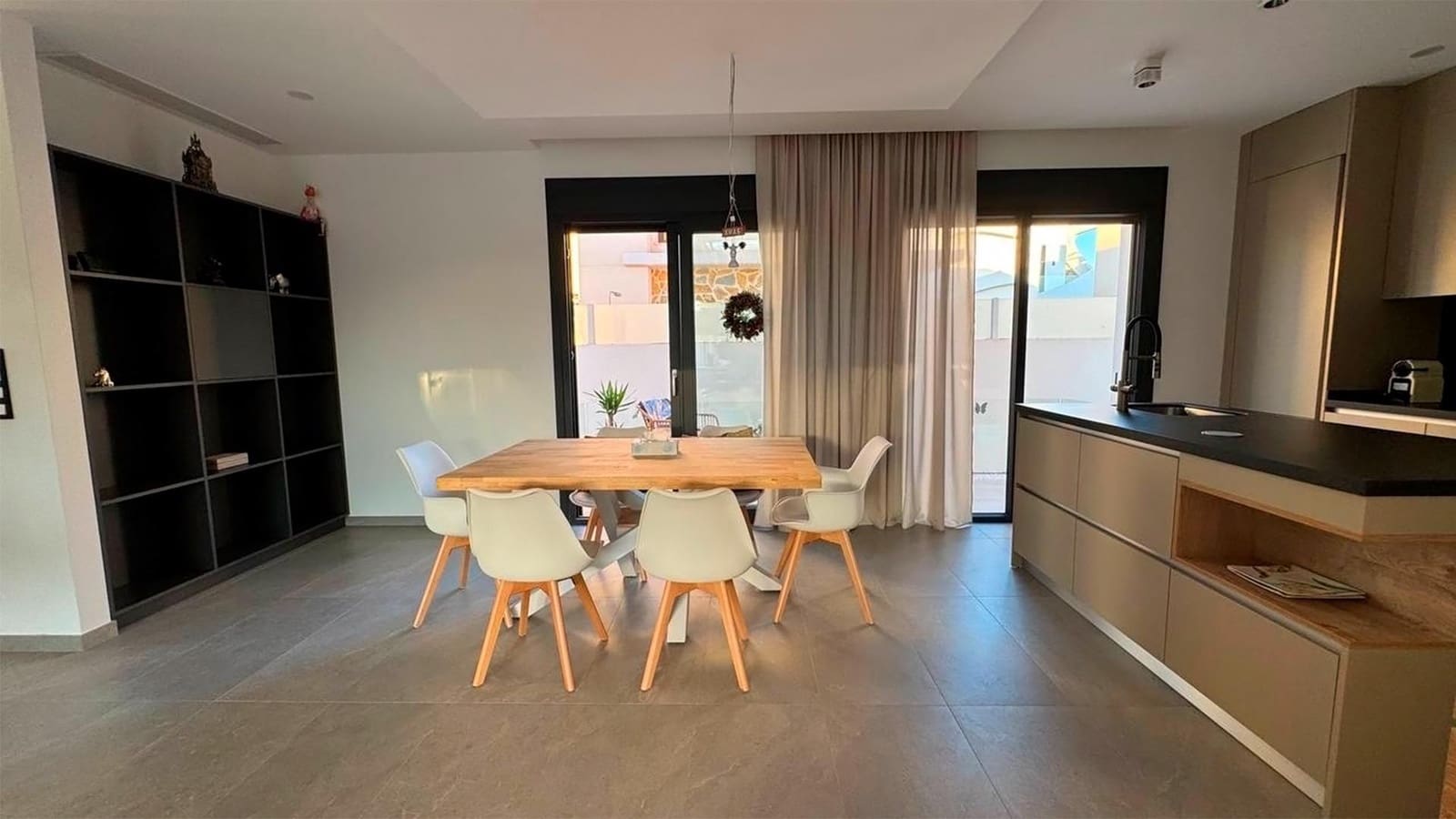 Chalet de 4 habitaciones en Rojales en venta con piscina - 975.000 € (Ref: 9896568)