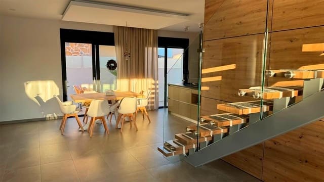 Chalet de 4 habitaciones en Rojales en venta con piscina - 975.000 € (Ref: 9896568)