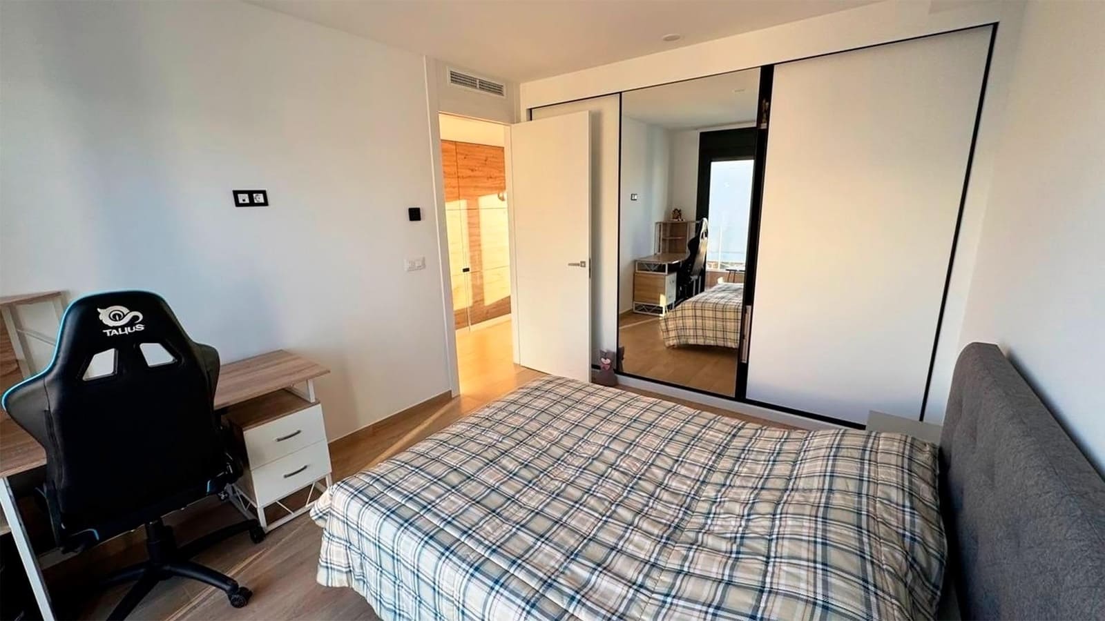Chalet de 4 habitaciones en Rojales en venta con piscina - 975.000 € (Ref: 9896568)