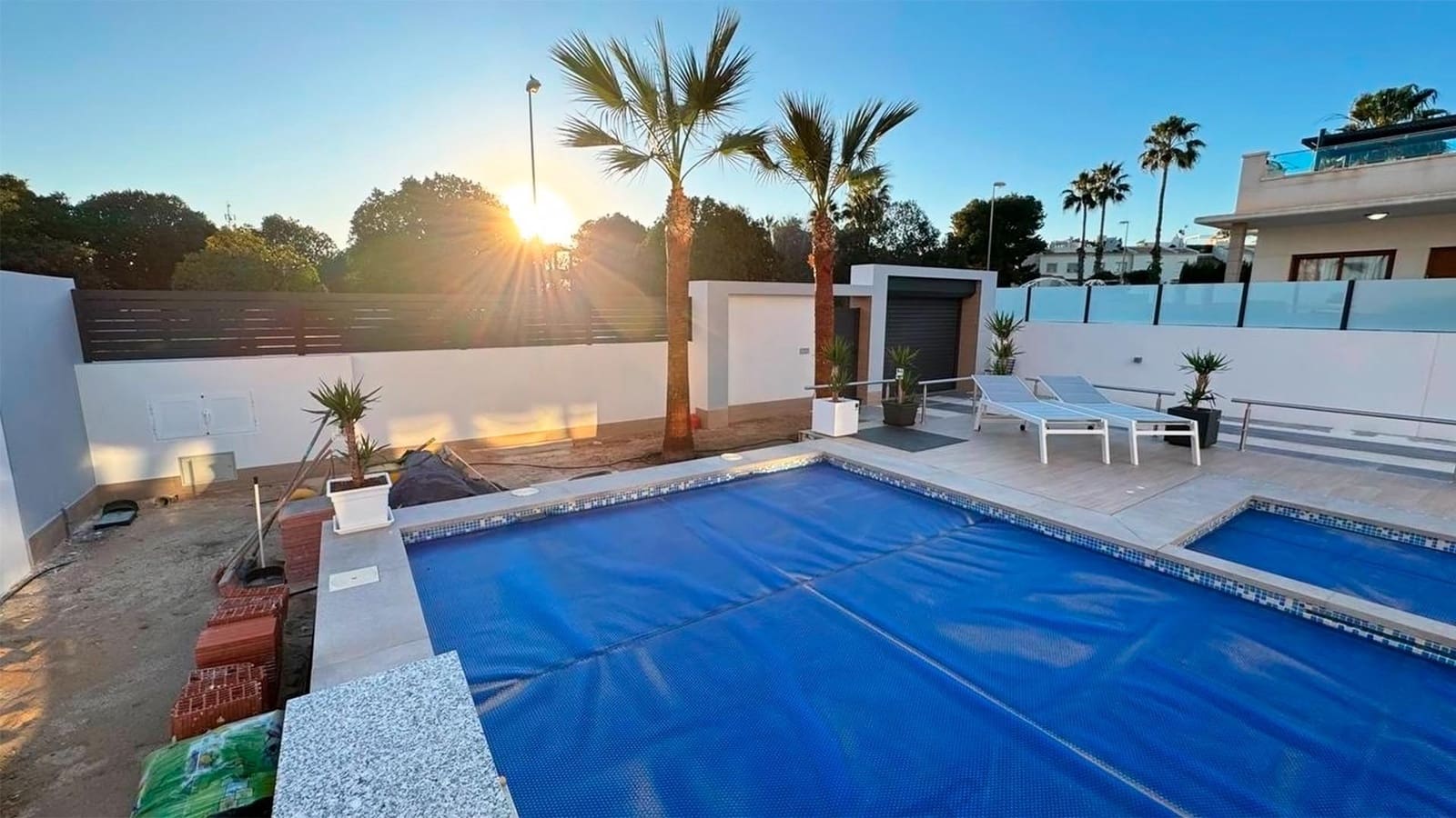 Chalet de 4 habitaciones en Rojales en venta con piscina - 975.000 € (Ref: 9896568)