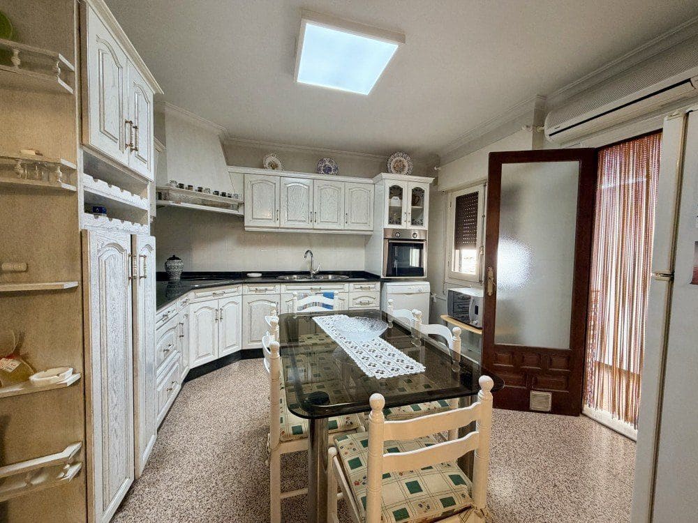4 bedroom Townhouse for sale in Formentera del Segura with garage - € 212,000 (Ref: 9896574)