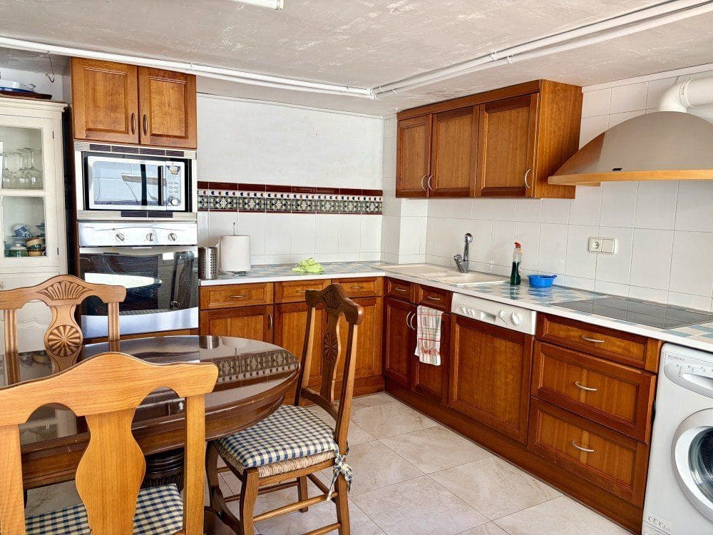 4 bedroom Townhouse for sale in Formentera del Segura with garage - € 212,000 (Ref: 9896574)