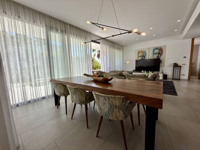 4 makuuhuone Huvila myytävänä paikassa La Villajoyosa / Vila Joiosa mukana uima-altaan - 1 340 000 € (Ref: 9899045)