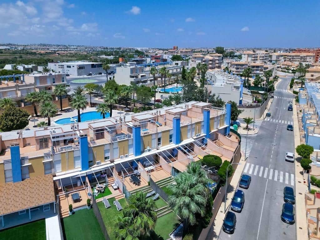 Adosado de 3 habitaciones en Campoamor en venta con garaje - 450.000 € (Ref: 9899111)