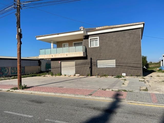 Chalet de 3 habitaciones en El Chaparral - La Siesta - La Torreta, Torrevieja en venta - 400.000 € (Ref: 9900310)