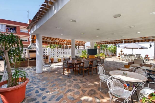 3 soveværelse Villa til salg i Lo Pagan, San Pedro del Pinatar med swimmingpool garage - € 995.000 (Ref: 9900966)