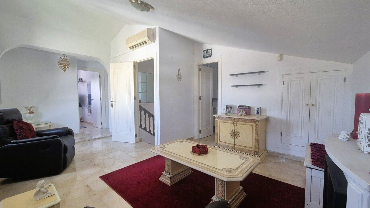 4 sovrum Hus till salu i Villamartin - 295 000 € (Ref: 9900990)