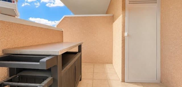 Apartamento de 3 habitaciones en El Raso, Guardamar del Segura en venta con piscina garaje - 289.500 € (Ref: 9908221)
