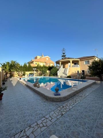3 bedroom Villa for sale in Centro, Torrevieja with pool - € 650,000 (Ref: 9916073)