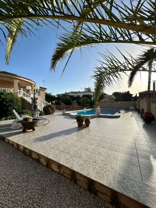 3 bedroom Villa for sale in Torrevieja with pool - € 650,000 (Ref: 9916073)