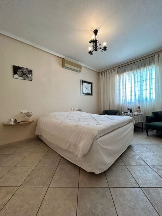 3 bedroom Villa for sale in Torrevieja with pool - € 650,000 (Ref: 9916073)