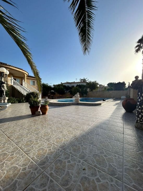 3 bedroom Villa for sale in Torrevieja with pool - € 650,000 (Ref: 9916073)
