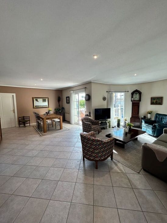 3 bedroom Villa for sale in Torrevieja with pool - € 650,000 (Ref: 9916073)