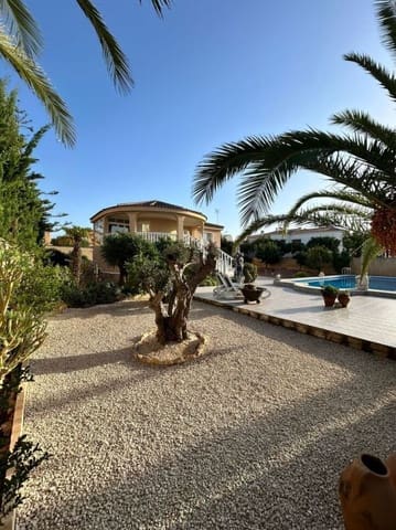 3 bedroom Villa for sale in Centro, Torrevieja with pool - € 650,000 (Ref: 9916073)