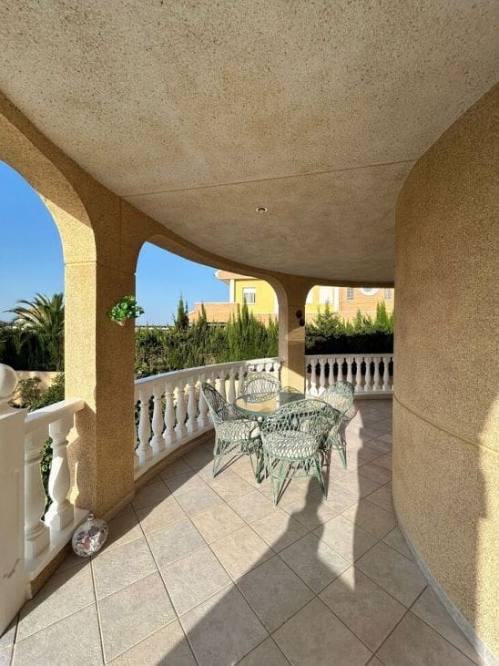 3 bedroom Villa for sale in Torrevieja with pool - € 650,000 (Ref: 9916073)