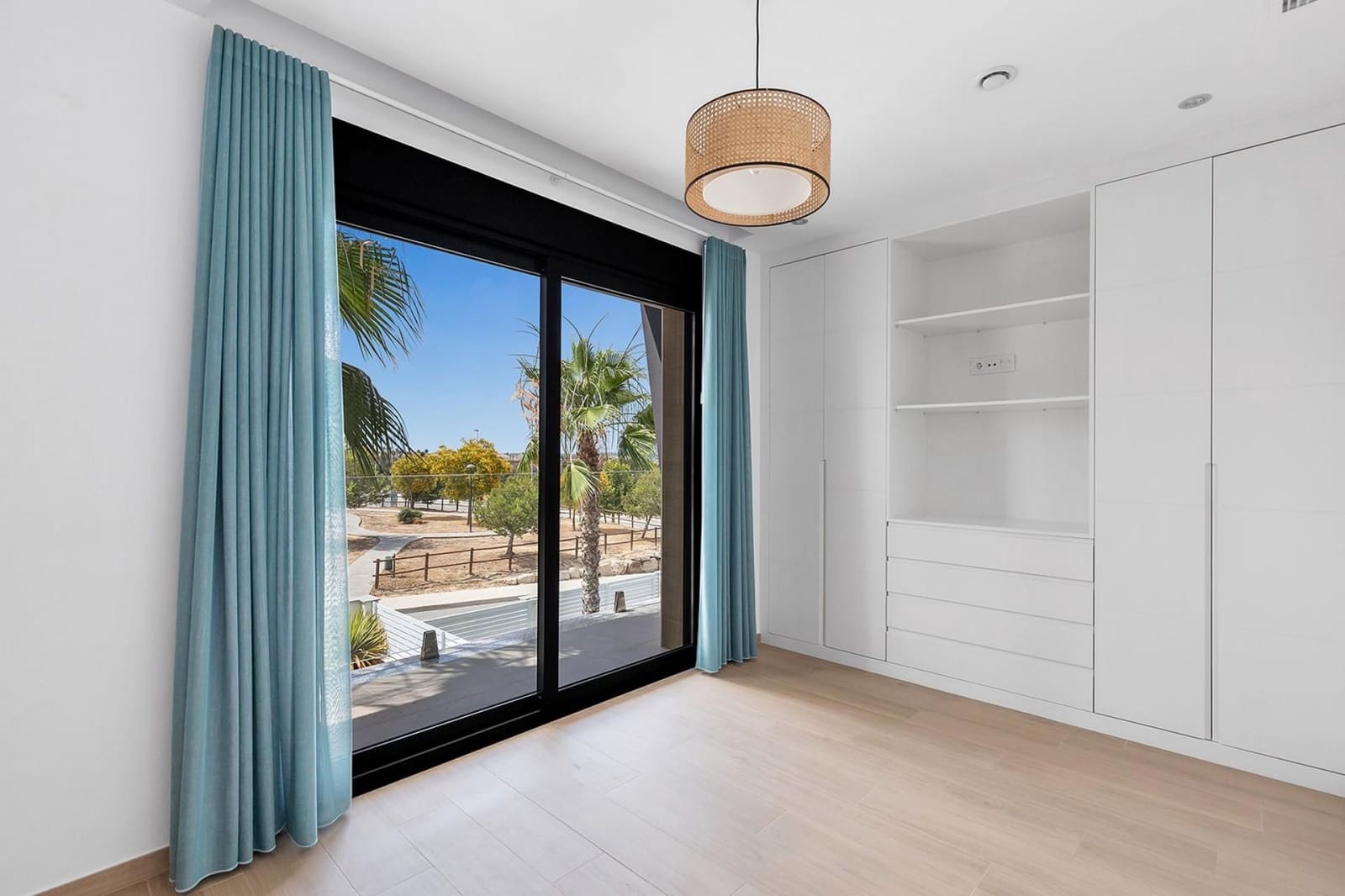 3 slaapkamer Villa te koop in Benijofar met zwembad - € 529.500 (Ref: 9917219)