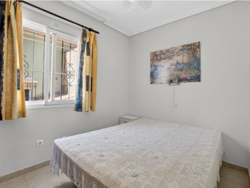 4 slaapkamer Villa te koop in Torrevieja - € 317.000 (Ref: 9917244)