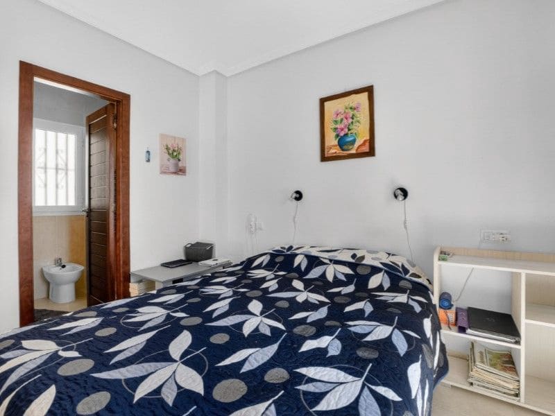 4 slaapkamer Villa te koop in Torrevieja - € 317.000 (Ref: 9917244)