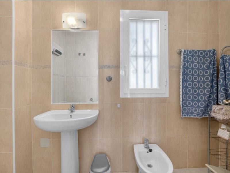 4 slaapkamer Villa te koop in Torrevieja - € 317.000 (Ref: 9917244)