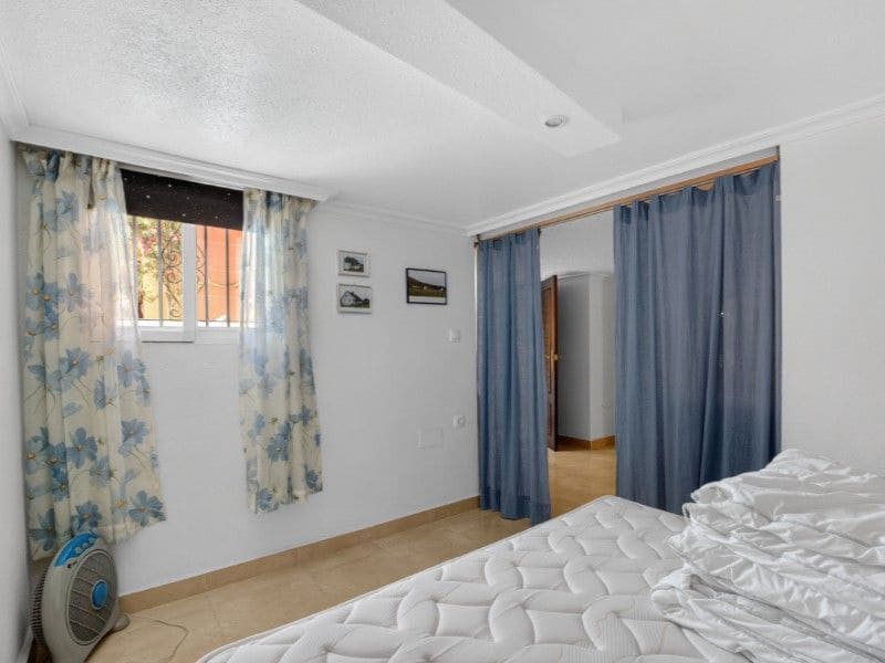 4 slaapkamer Villa te koop in Torrevieja - € 317.000 (Ref: 9917244)
