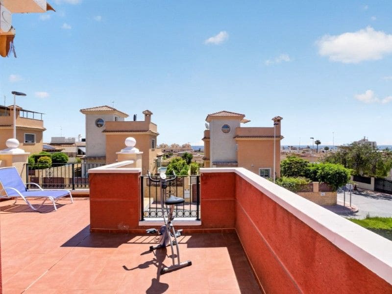 4 slaapkamer Villa te koop in Torrevieja - € 317.000 (Ref: 9917244)