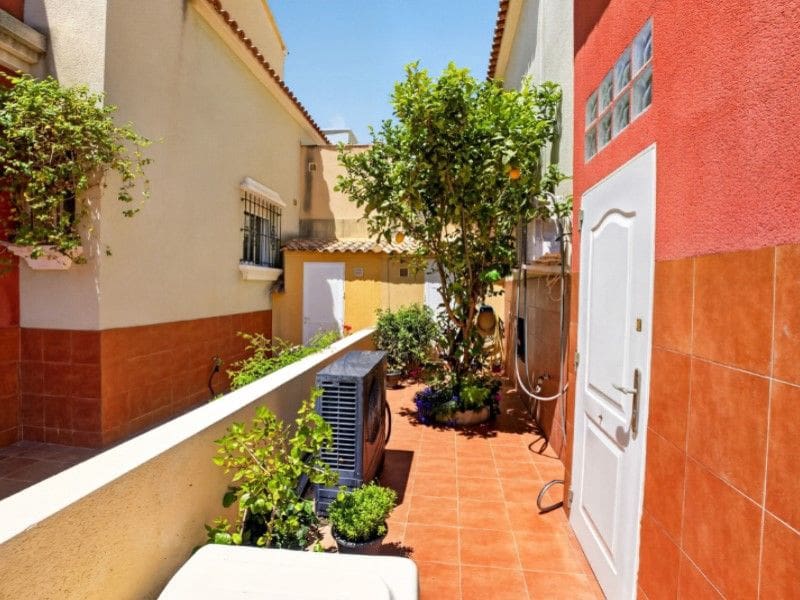 4 slaapkamer Villa te koop in Torrevieja - € 317.000 (Ref: 9917244)