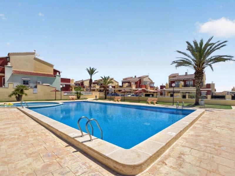4 slaapkamer Villa te koop in Torrevieja - € 317.000 (Ref: 9917244)