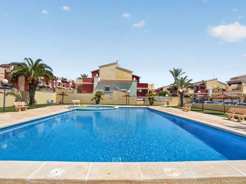 4 slaapkamer Villa te koop in Torrevieja - € 317.000 (Ref: 9917244)