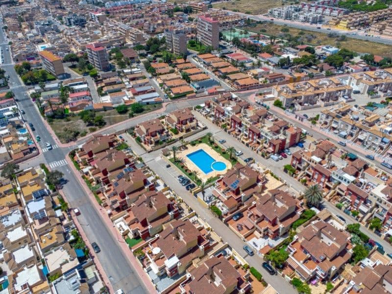 4 slaapkamer Villa te koop in Torrevieja - € 317.000 (Ref: 9917244)